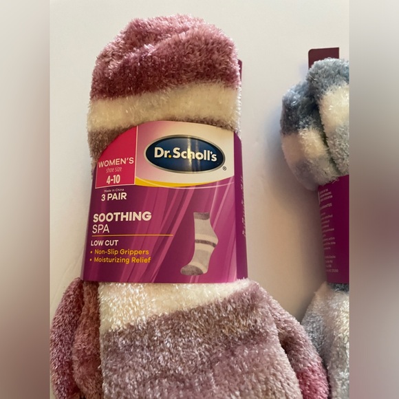 Dr. Scholl’s Soothing Spa Low Cut Fuzzy Socks 2 Packs 1 Purple & 1 Blue - Picture 3 of 7